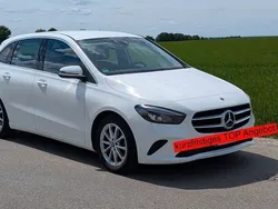 Weiß Gebraucht 2021 Mercedes B200 Van / Kleinbus | 21.990 € (Guter Preis)