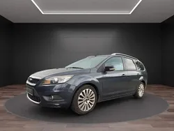 Grau Gebraucht 2010 Ford Focus Titanium Limousine | 1.990 € (Fairer Preis)