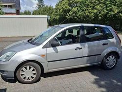 Silber Gebraucht 2004 Ford Fiesta Ambiente Kleinwagen | 1.500 € (Fairer Preis)
