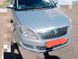 Grau Gebraucht 2010 Skoda Fabia Kleinwagen | 3.000 €