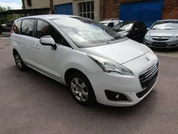 Weiß Gebraucht 2015 Peugeot 5008 Van / Kleinbus | 3.990 €