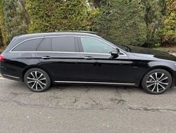 Schwarz Gebraucht 2021 Mercedes 300 Kombi | 26.800 €