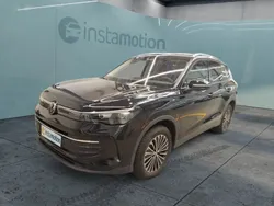 Schwarz Gebraucht 2024 VW Tiguan Life SUV | 45.830 € (Fairer Preis)