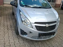 Grau Gebraucht 2012 Chevrolet Spark Kleinwagen | 2.250 € (Fairer Preis)