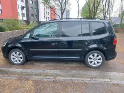Schwarz Gebraucht 2011 VW Touran Van / Kleinbus | 6.660 € (Etwas zu teuer)