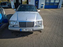 Silber Gebraucht 1996 Mercedes E220 Cabrio | 13.500 €