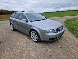 Grau Gebraucht 2004 Audi A4 S-Line Kombi | 6.000 €