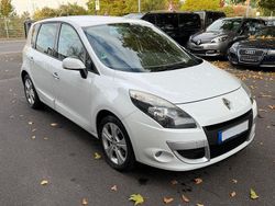 Weiß Gebraucht 2009 Renault Scénic III Dynamique Van / Kleinbus | 3.999 € (Etwas zu teuer)