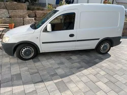 Weiß Gebraucht 2010 Opel Combo Van / Kleinbus | 2.990 € (Fairer Preis)