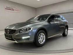 Grau Gebraucht 2017 Volvo V60 CC Kombi | 17.900 € (Guter Preis)