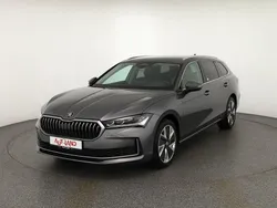 Grau Gebraucht 2024 Skoda Superb Kombi | 40.990 € (Superpreis)