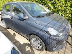 Grau Gebraucht 2024 Hyundai i10 Kleinwagen | 16.450 € (Fairer Preis)