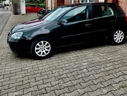Schwarz Gebraucht 2004 VW Golf V Limousine | 2.350 € (Etwas zu teuer)