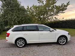 Weiß Gebraucht 2013 Skoda Octavia Elegance Kombi | 9.450 € (Fairer Preis)
