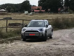 Silber Gebraucht 2025 Mini Aceman Essential SUV | 33.900 €