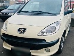 Beige Gebraucht 2008 Peugeot 1007 Kleinwagen | 999 €