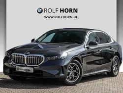Grau Gebraucht 2024 BMW 520 Sport Line Limousine | 47.740 € (Superpreis)