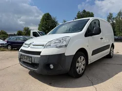 Weiß Gebraucht 2011 Citroën Berlingo Van / Kleinbus | 5.499 € (Guter Preis)