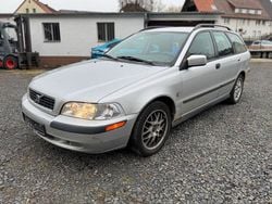 Silber Gebraucht 2002 Volvo V40 Kombi | 1.400 € (Fairer Preis)