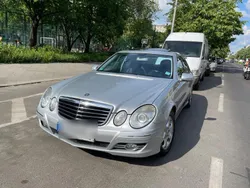 Silber Gebraucht 2006 Mercedes E220 Limousine | 7.500 € (Etwas zu teuer)