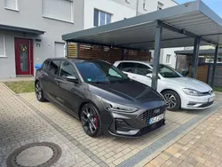 Grau Gebraucht 2024 Ford Focus S Limousine | 37.700 € (Fairer Preis)