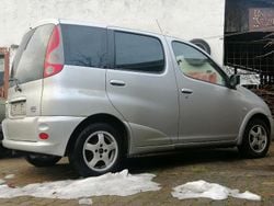 Silber Gebraucht 2000 Toyota Yaris Kombi | 2.350 € (Fairer Preis)