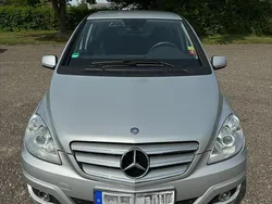 Silber Gebraucht 2009 Mercedes B180 Van / Kleinbus | 2.500 €
