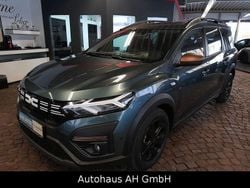 Grün Gebraucht 2025 Dacia Jogger Extreme Van / Kleinbus | 19.350 € (Superpreis)