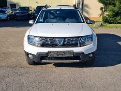Weiß Gebraucht 2015 Dacia Duster Lauréate SUV | 5.700 € (Fairer Preis)
