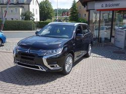 Pantherschwarz Gebraucht 2021 Mitsubishi Outlander P-HEV Top SUV | 22.990 € (Fairer Preis)