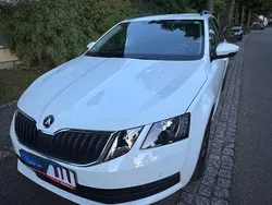 Weiß Gebraucht 2017 Skoda Octavia Ambition Kombi | 15.300 € (Fairer Preis)