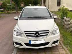 Weiß Gebraucht 2010 Mercedes B200 Van / Kleinbus | 5.900 € (Fairer Preis)