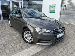 Dakotagrau metallic Gebraucht 2015 Audi A3 Attraction Limousine | 11.990 € (Fairer Preis)