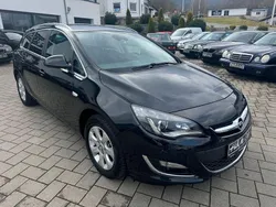 Schwarz Gebraucht 2016 Opel Astra Exklusiv Kombi | 5.990 € (Superpreis)