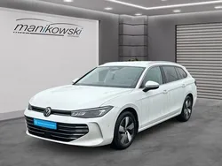 Weiss Gebraucht 2024 VW Passat Business Kombi | 36.606 € (Etwas zu teuer)