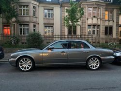 Grau Gebraucht 2003 Jaguar XJ8 Limousine | 11.900 €