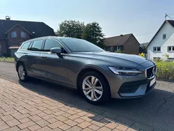 Grau Gebraucht 2020 Volvo V60 Momentum Kombi | 21.400 € (Superpreis)