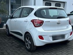 Weiß Gebraucht 2015 Hyundai i10 Kleinwagen | 9.999 € (Etwas zu teuer)