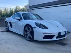 Weiß Gebraucht 2021 Porsche 718 Cayman S Coupé | 62.000 €