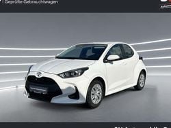 Weiß Gebraucht 2023 Toyota Yaris Comfort Limousine | 15.490 € (Fairer Preis)