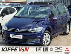 Blau Gebraucht 2023 VW Touran Comfortline Van / Kleinbus | 31.130 € (Fairer Preis)