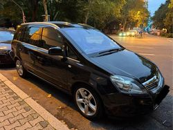 Schwarz Gebraucht 2010 Opel Zafira Sport Van / Kleinbus | 5.999 € (Teuer)
