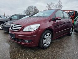 Rot Gebraucht 2006 Mercedes B200 Van / Kleinbus | 5.590 € (Fairer Preis)