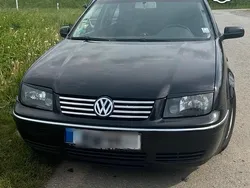 Schwarz Gebraucht 2003 VW Bora Limousine | 2.000 €