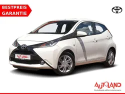 Weiß Gebraucht 2017 Toyota Aygo X-play Kleinwagen | 10.990 € (Teuer)
