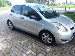 Silber Gebraucht 2010 Toyota Yaris Life Limousine | 5.999 € (Etwas zu teuer)
