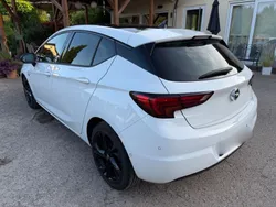Weiß Gebraucht 2020 Opel Astra Ultimate Limousine | 12.300 € (Guter Preis)