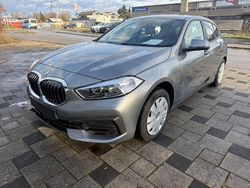 Grau Gebraucht 2022 BMW 116 Kleinwagen | 18.680 € (Guter Preis)