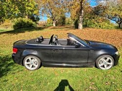 Schwarz Gebraucht 2010 BMW 135 Cabriolet Cabrio | 20.000 €