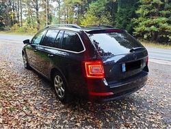 Schwarz Gebraucht 2015 Skoda Octavia Kombi | 9.500 € (Fairer Preis)